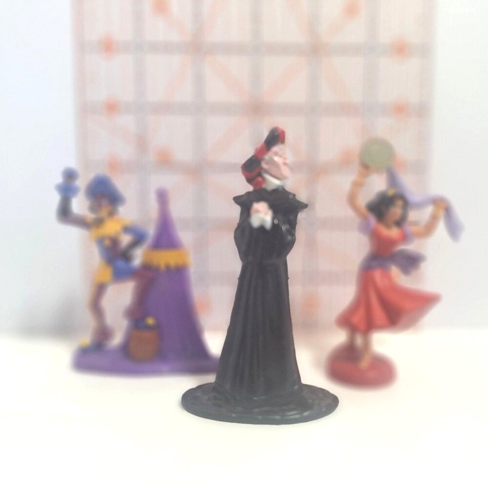 Disney Hunchback Figures Esmeralda Frollo Clopin 3" PVC Vintage Cake Topper - Picture 6 of 6